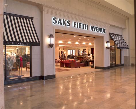 saks fifth outlet store.